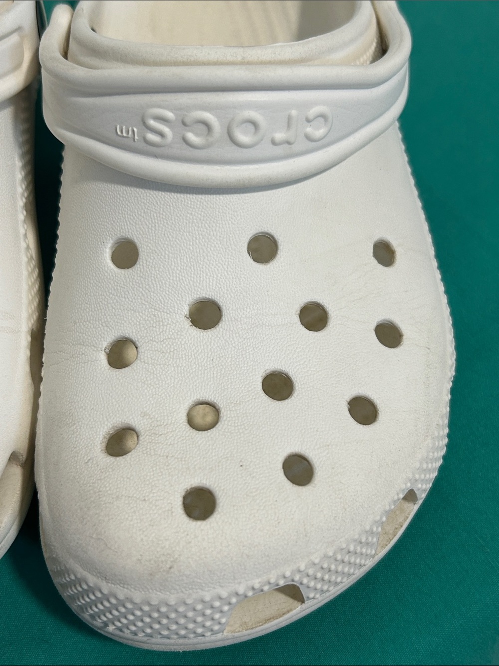 CROCS Kids White Casual Shoes Slip-On Sz: j3 - Picture 4 of 10